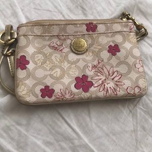 🌸COACH🌸 pink and gold  flower Wristlets